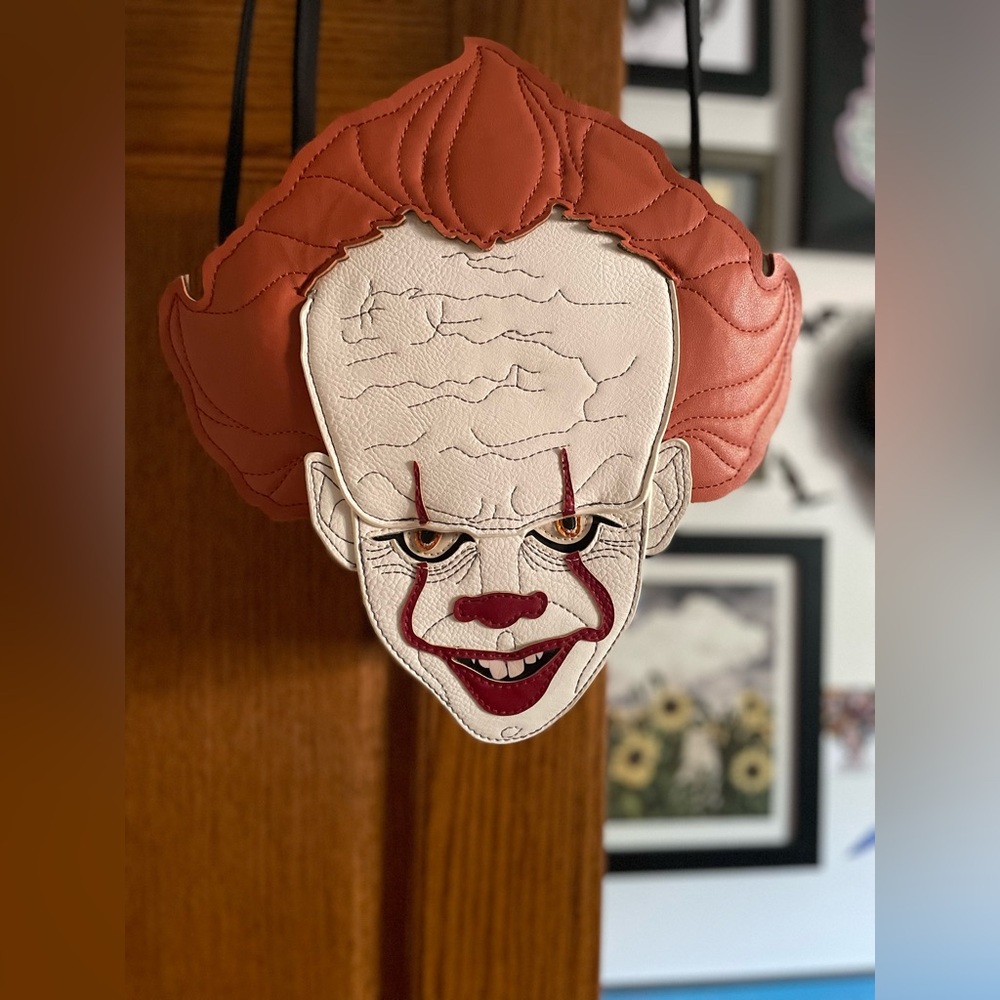 🎈SALE 🎈Pennywise crossbody purse by Vixen novelty bag